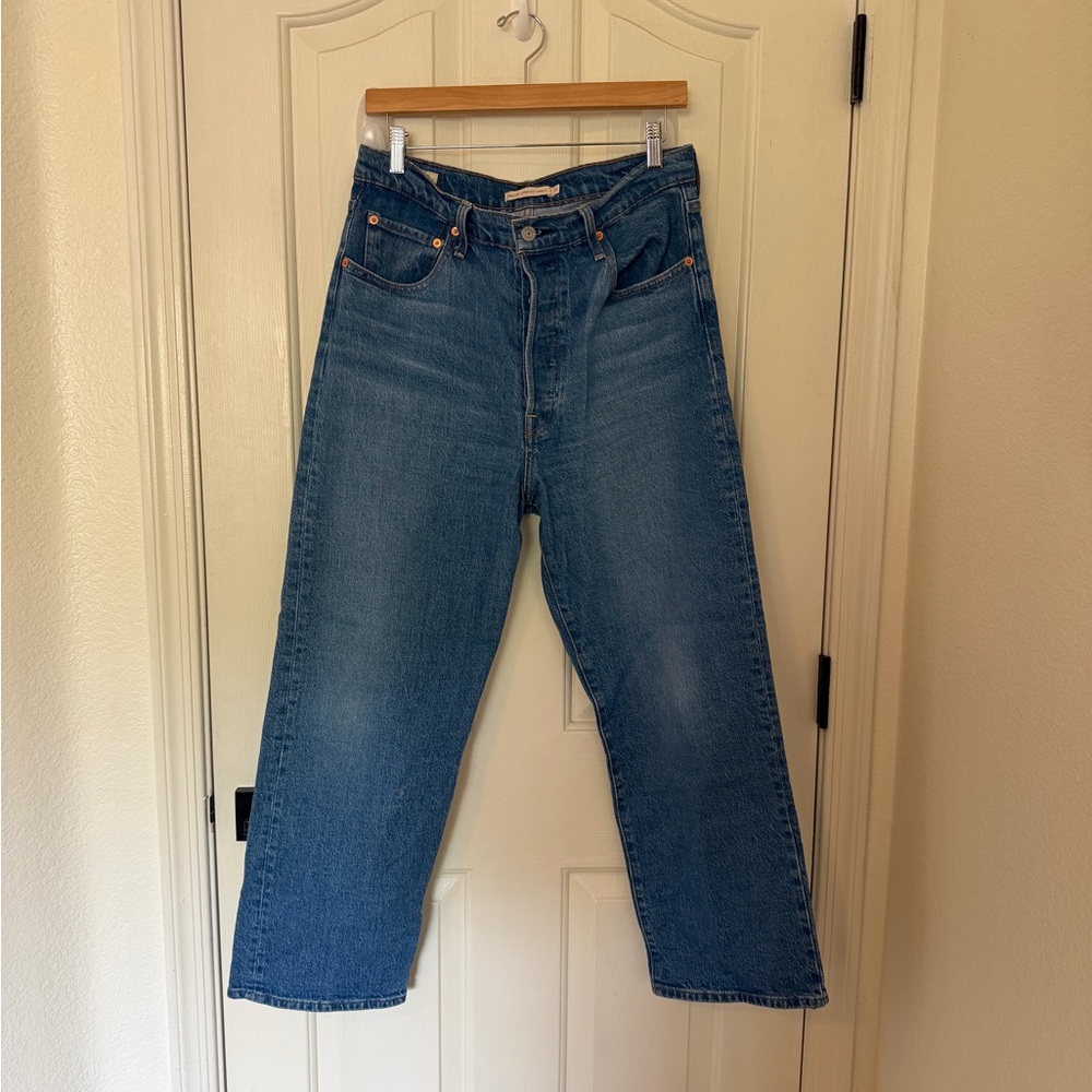 LEVIS RIBCAGE ANKLE STRAIGHT JEANS - SIZE 31
